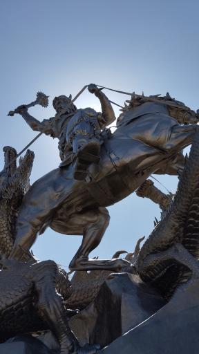 عکس مجسمه نبرد رستم