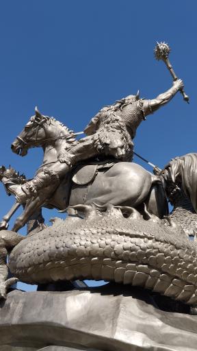 عکس مجسمه نبرد رستم