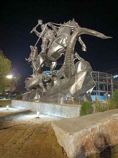 عکس مجسمه نبرد رستم