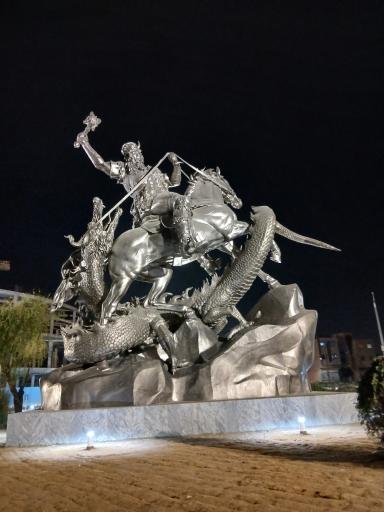 عکس مجسمه نبرد رستم