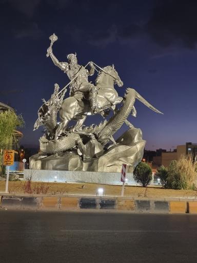 عکس مجسمه نبرد رستم