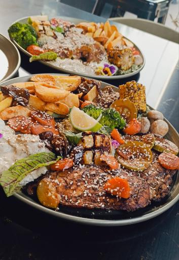 عکس کافه رستوران ژینورا