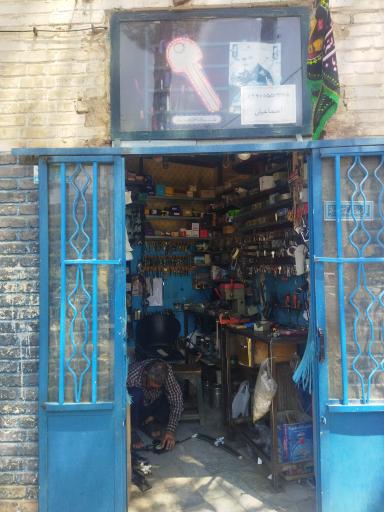 عکس قفل و کلیدسازی شیشه بالابر اسماعیلی