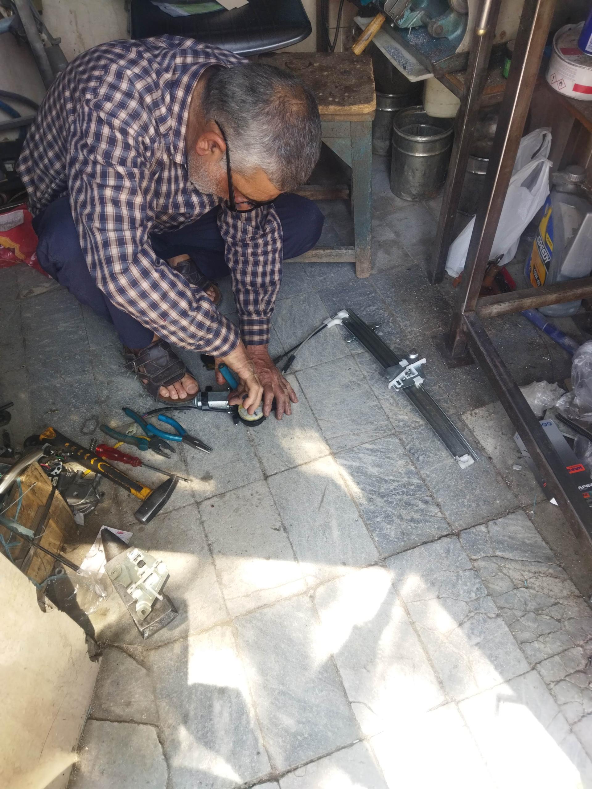 عکس قفل و کلیدسازی شیشه بالابر اسماعیلی