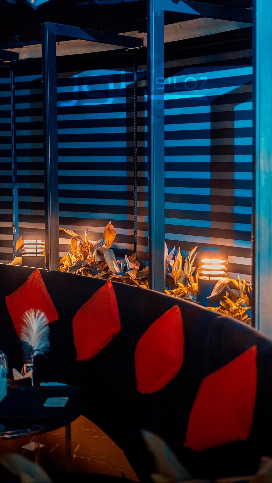 عکس کافه سیلوز پلازا