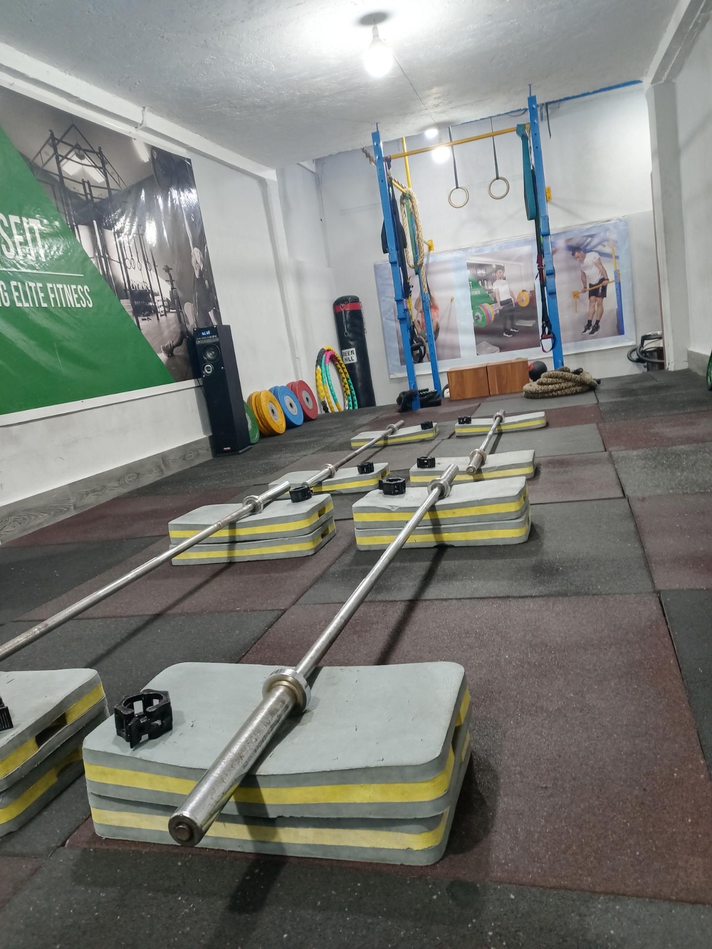 عکس باشگاه کراسفیت بینائیان 