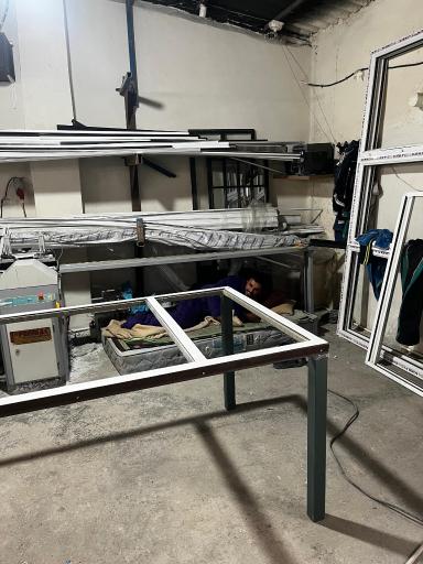 عکس تولیدی پنجره زندی