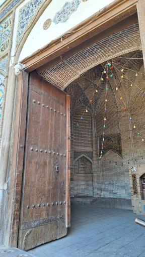 عکس حوض  و حیاط مسجد النبی