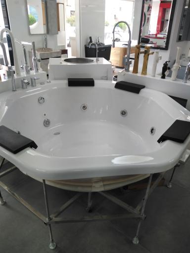 عکس نمایندگی وان جکوزی حمام