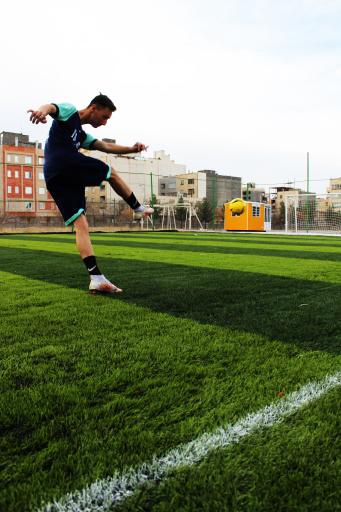 عکس زمین فوتبال چمن مصنوعی