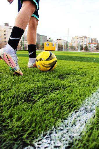 عکس زمین فوتبال چمن مصنوعی