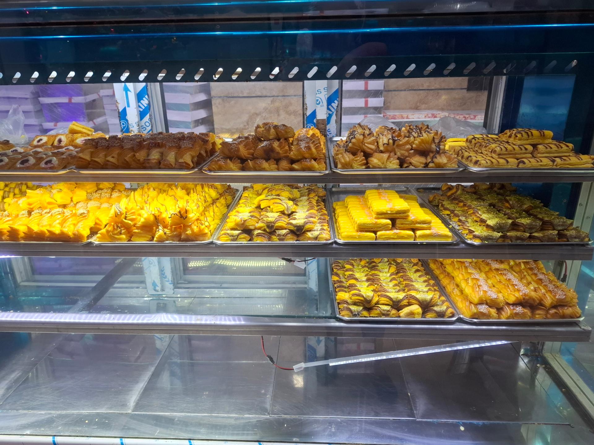 عکس شیرینی سرای غنچه