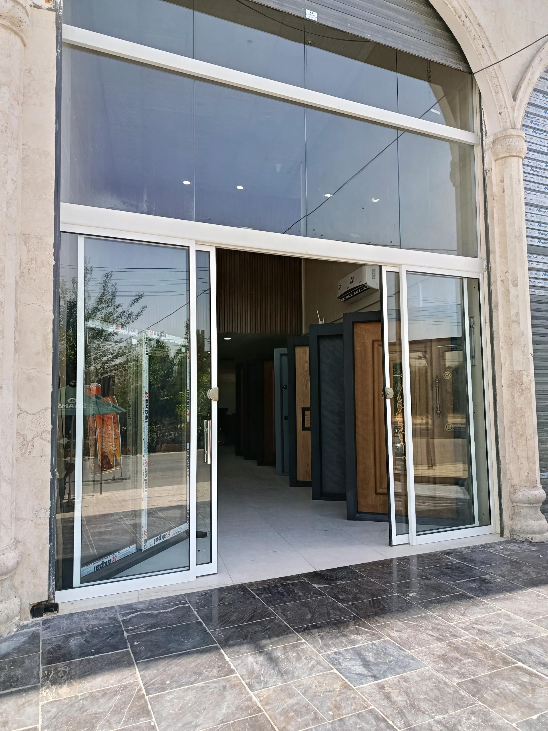 عکس درب گالری