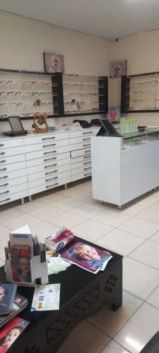 عکس اپتومتری و عینک رتینا