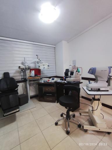 عکس اپتومتری و عینک رتینا