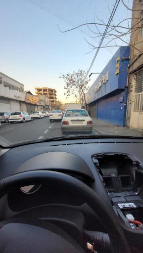 عکس نمایندگی ایران‌خودرو ۱۰۵۵