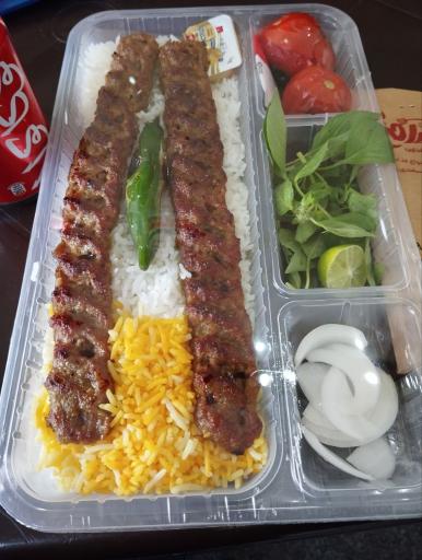 عکس تهیه غذای سام