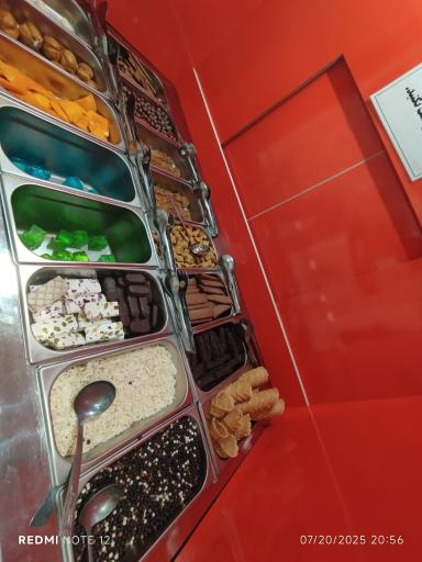 عکس سلف بستنی لبخند