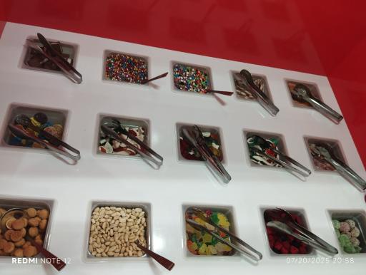 عکس سلف بستنی لبخند