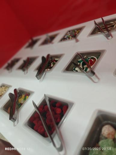 عکس سلف بستنی لبخند