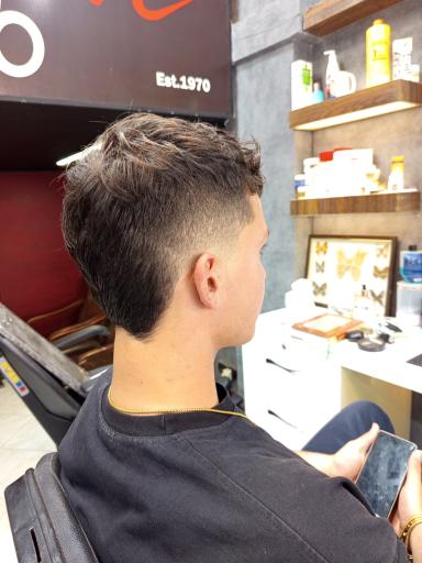 عکس آرایشگاه مردانه آزادی