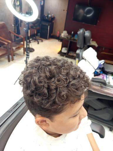 عکس آرایشگاه مردانه آزادی