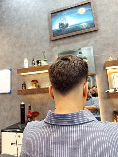 عکس آرایشگاه مردانه آزادی