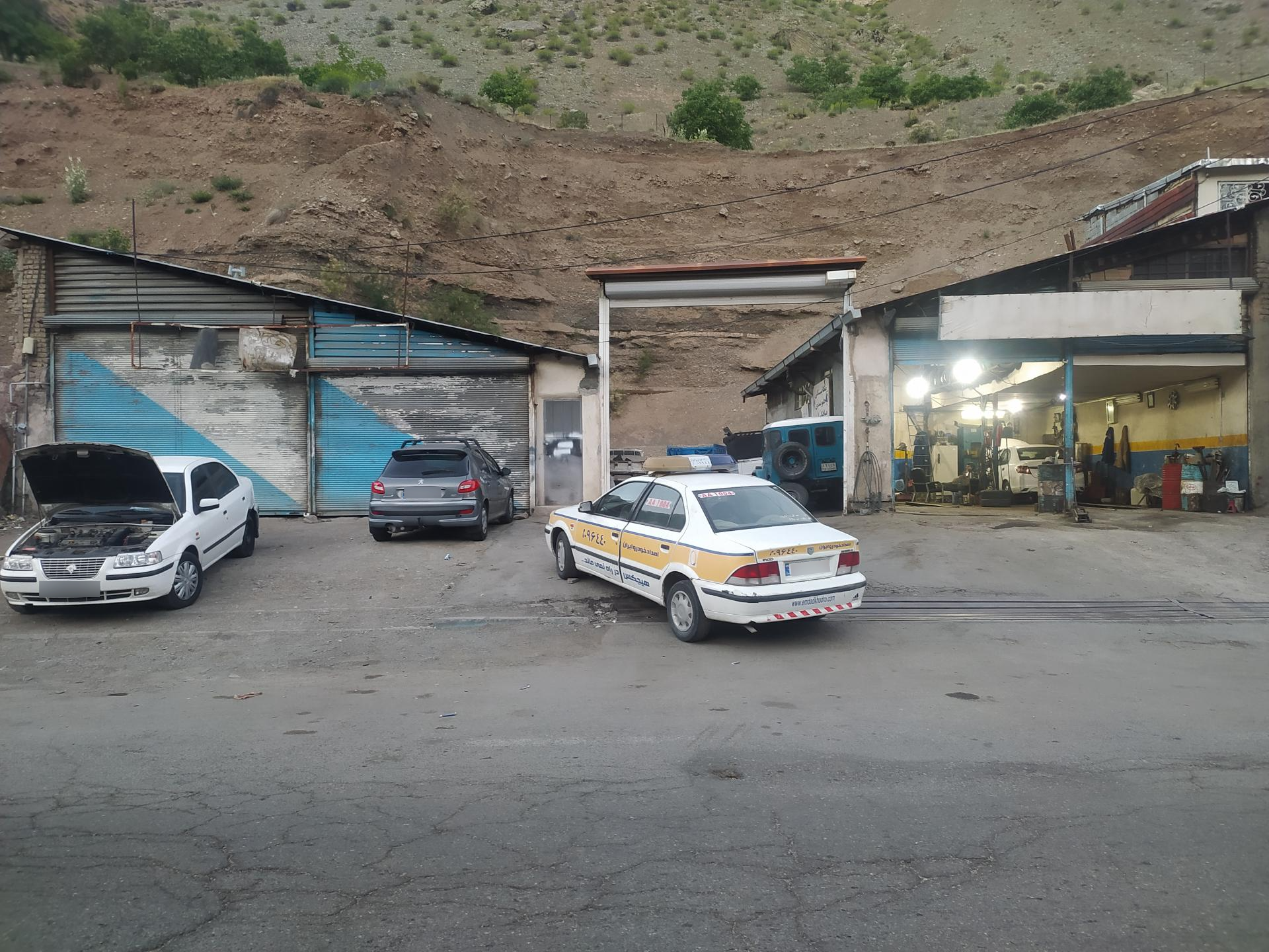 عکس تعمیرگاه وحدت