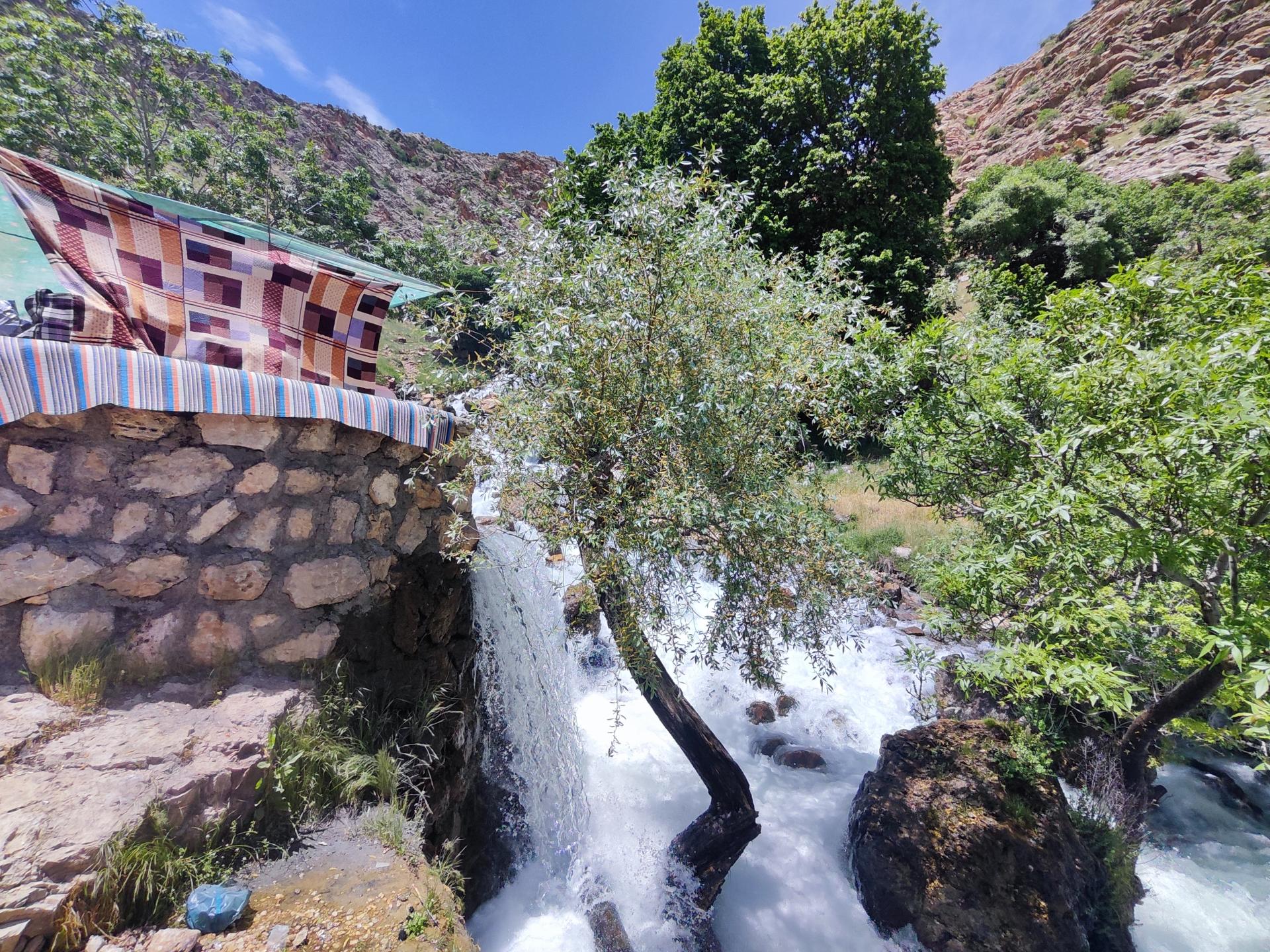 عکس چشمه سرداب رستم آباد