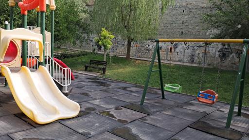 عکس زمین بازی کودکان ایران زمین