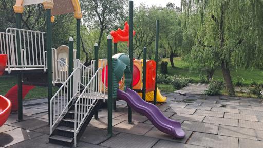 عکس زمین بازی کودکان ایران زمین