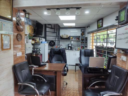 عکس مشاور املاک نمینی