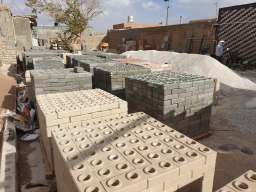 عکس کارگاه تولیدی آجر و بلوک پازلی حدادیان