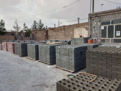 عکس کارگاه تولیدی آجر و بلوک پازلی حدادیان