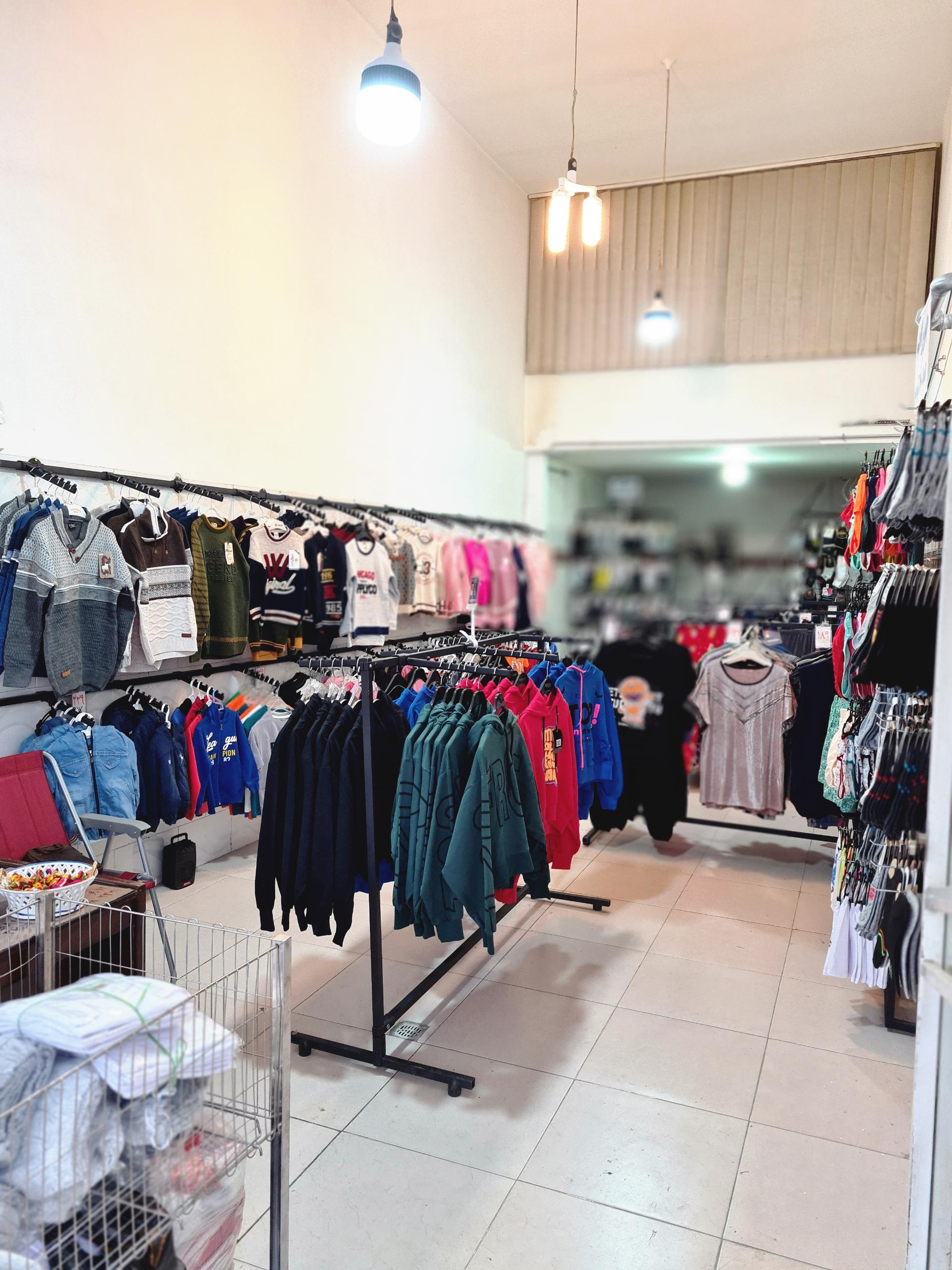 عکس فروشگاه پوشاک لایک