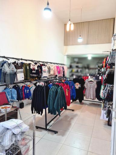 عکس فروشگاه پوشاک لایک