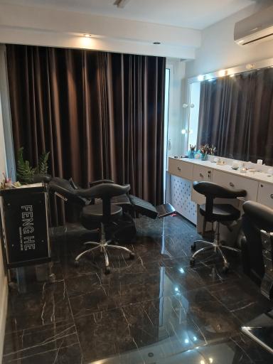 عکس سالن مهشید عاشوری