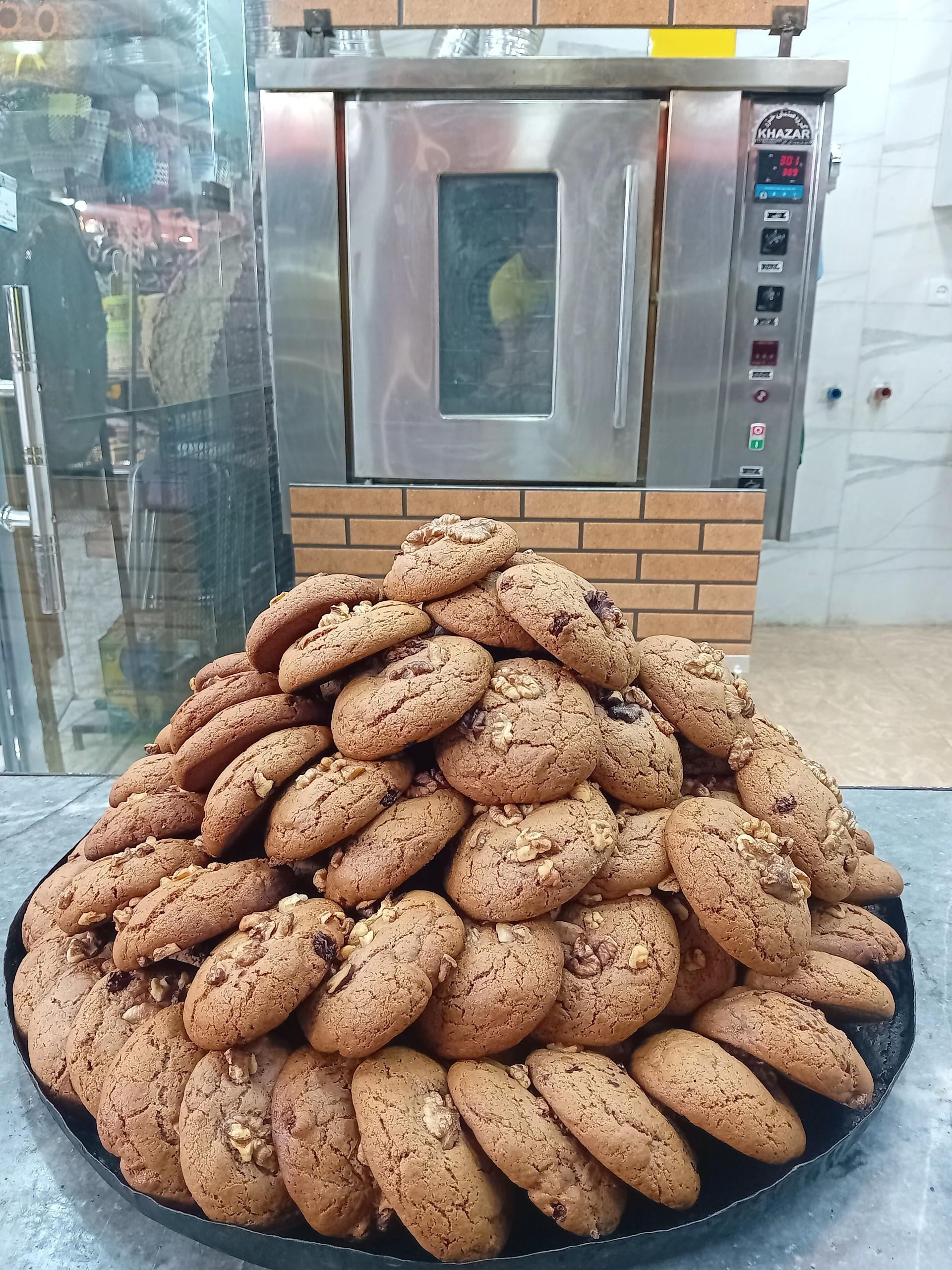 عکس کلوچه پزی سنتی فومن بردبار