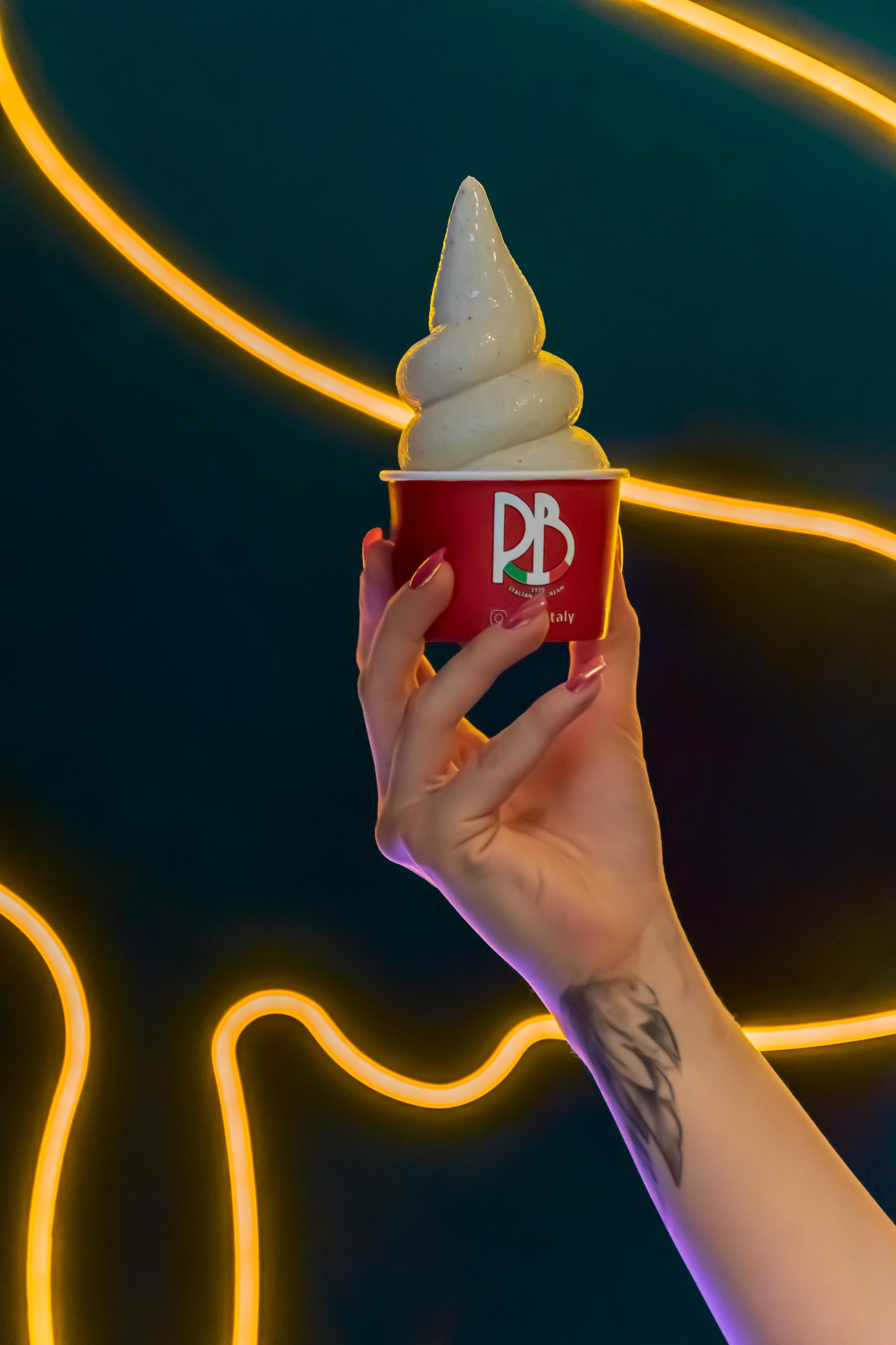 عکس بستنی آر اَند بی ارگ شعبه تجریش