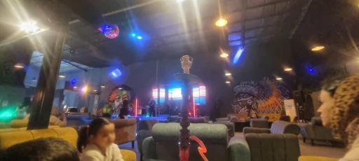 عکس باغ رستوران برگ