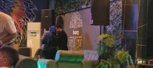 عکس باغ رستوران برگ