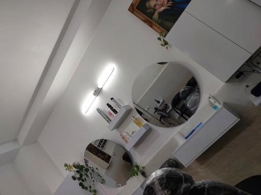 عکس سالن زیبایی فرحناک