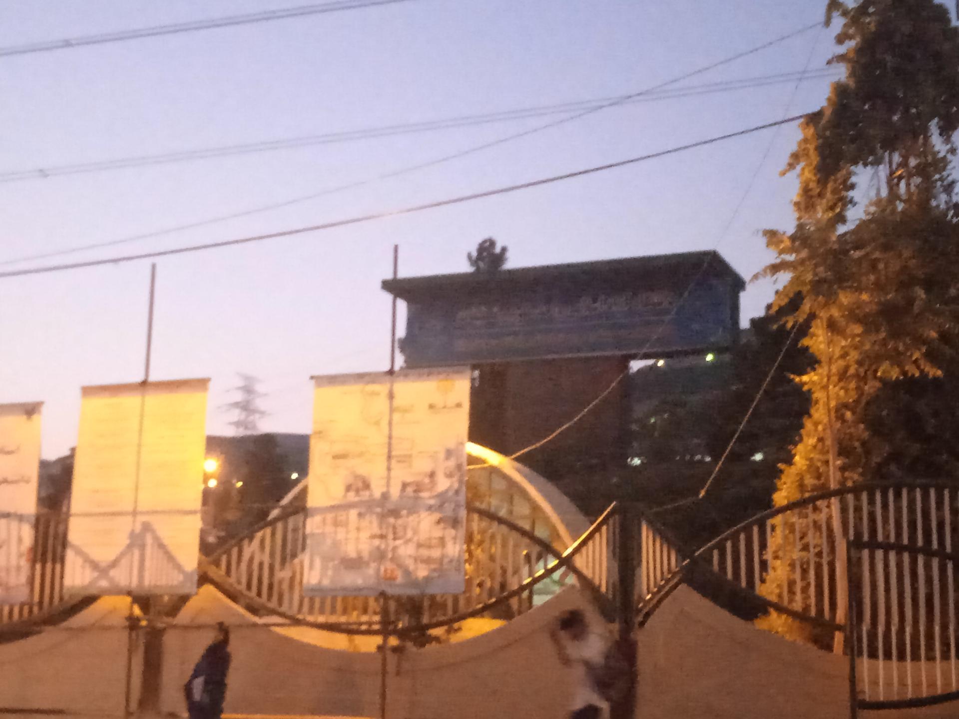 عکس درب اصلی دانشگاه علوم و تحقیقات