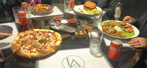 عکس کافه رستوران لاوانی