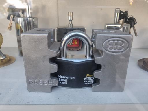 عکس کلیدسازی و قفل و دستگیره