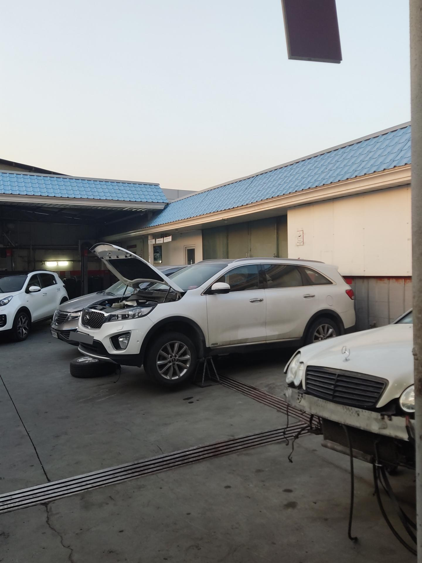 عکس نمایندگی مجاز کیا موتور