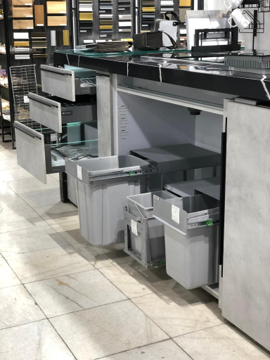 عکس فروشگاه لوازم کابینت 128