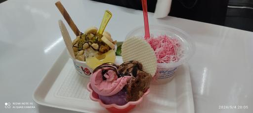 بستنی گل سرخ