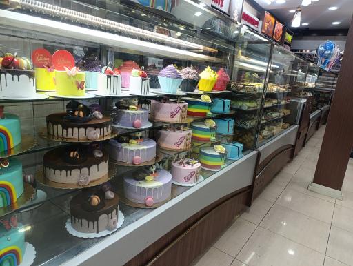 عکس قنادی حاج بابا