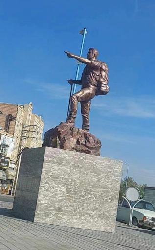 عکس مجسمه کوهنورد (داغچی هئیکلی)